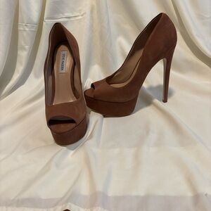 Steve Madden Tan Peep Toe Platform Heels